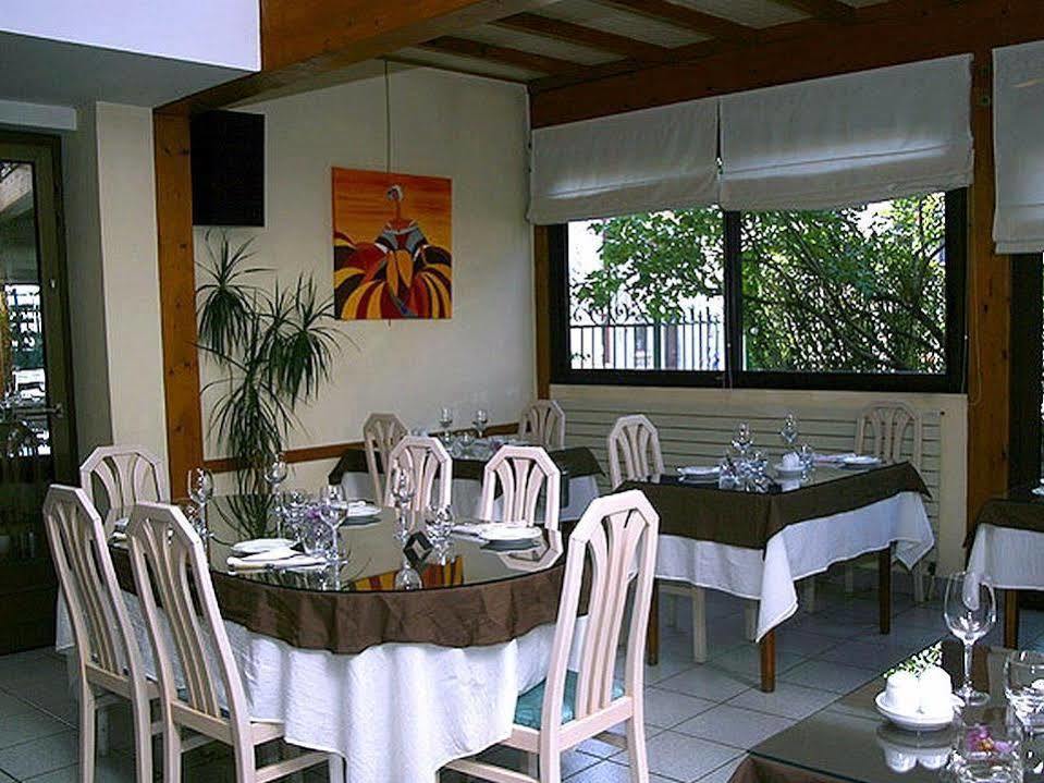 Auberge Bourbonnaise Saint-Yorre Exterior foto
